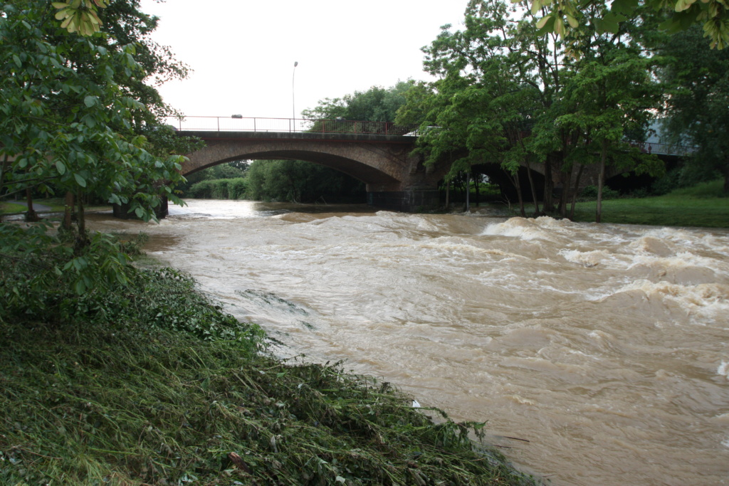 Brücke Kölnerstraße bei Hochwasser