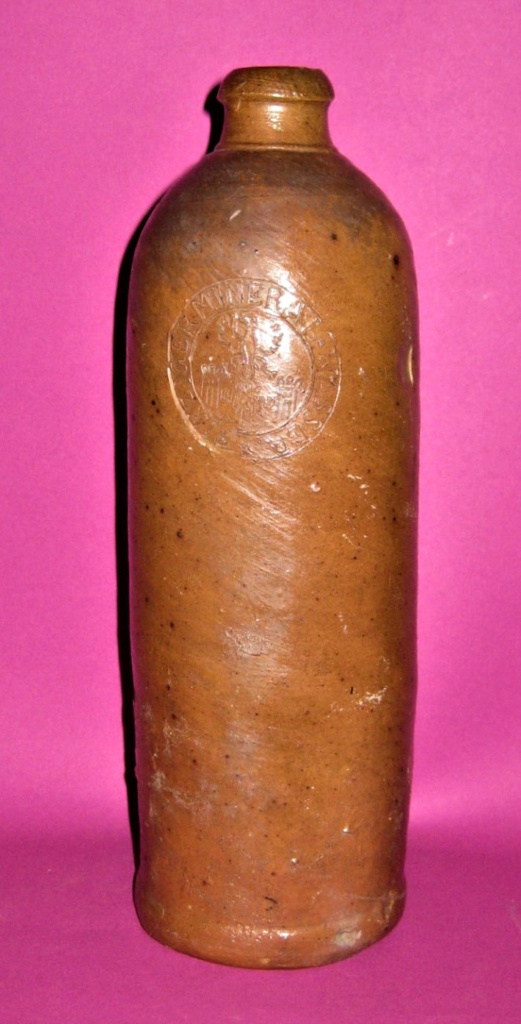 Tonflasche des Sinziger Mineralwassers